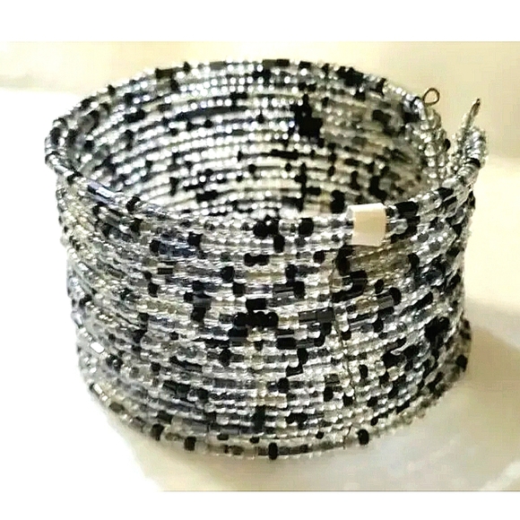 NEW Silver & Black Seed Bead Memory Wire Cuff Bracelet. Approx. 1.5" inch Wide. - Picture 6 of 6